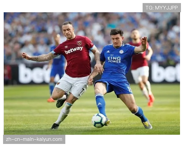 马奎尔约罗临时中卫组合表现稳健，防空能力有效限制对手